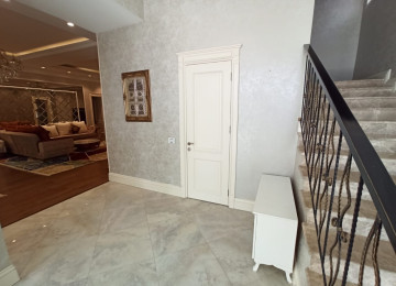 VILLA satílír Şüvəlanda 500 kv 2 mərtəbəli 7 otaqlí 5 yataq