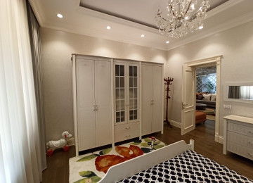 VILLA satílír Şüvəlanda 500 kv 2 mərtəbəli 7 otaqlí 5 yataq