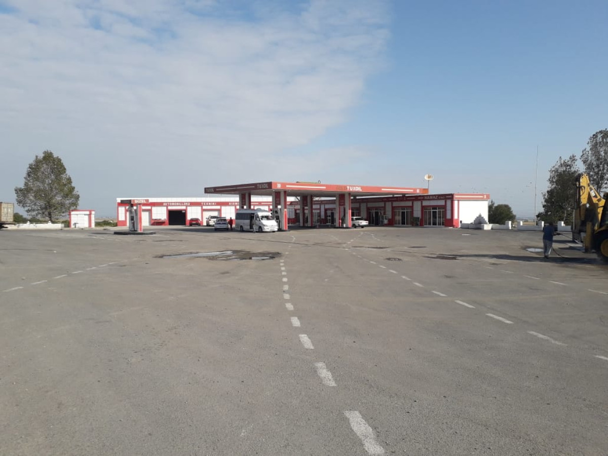 Zapravka Şemkirde Zapravka satílır ŞEMKIR rayonu Baki-Qazax 374-ci km 2.7