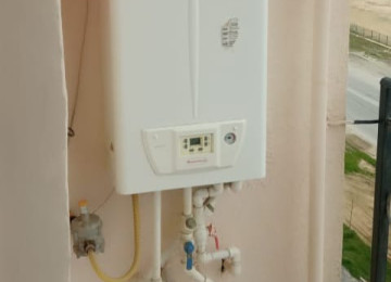 KUPÇALI ÇIXARIŞLI BİNA. DUZ GÖLÜNƏ BİRBAŞA PONARAMASI