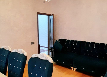 Təcili satılır.. Biləcəridə Tam mərkəzdə Abidəyə yaxın 2