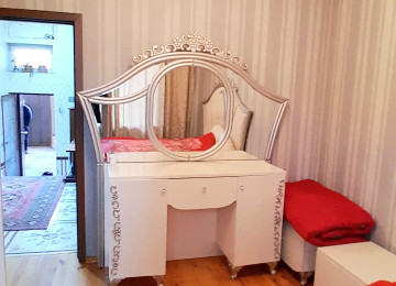 Təcili satılır.. Biləcəridə Tam mərkəzdə Abidəyə yaxın 2