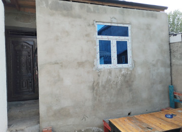 Salam şəxsi evimdi satıram evin sənədi damavoydu iki ayrı