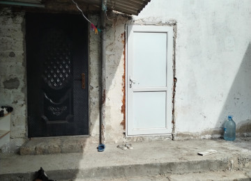 Salam şəxsi evimdi satıram evin sənədi damavoydu iki ayrı