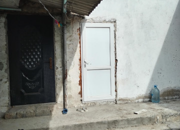 Salam şəxsi evimdi satıram evin sənədi damavoydu iki ayrı