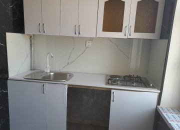 Biləcəridə 300 N-li məktəbə yaxın 4/3-cü mərtəbəsi, 2