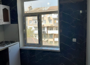 Biləcəridə 300 N-li məktəbə yaxın 4/3-cü mərtəbəsi, 2