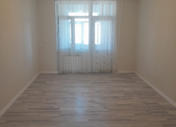 Biləcəridə 300 N-li məktəbə yaxın 4/3-cü mərtəbəsi, 2