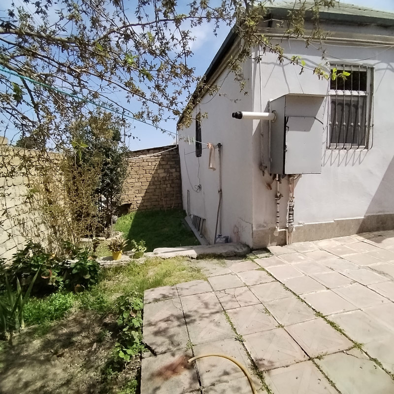 Bileceri qes Biləcəridə Ploşada yaxın tam mərkəzdə 2 sotda 3 otaq, S/Q