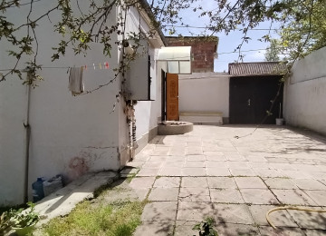 Biləcəridə Ploşada yaxın tam mərkəzdə 2 sotda 3 otaq, S/Q