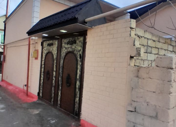 Biləcəridə Tam mərkəzdə 301 saylı məktəbin yanında 1.5