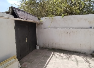 Biləcəridə Ploşada yaxın tam mərkəzdə 2 sotda 3 otaq, S/Q