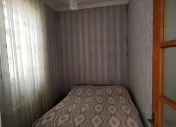 Biləcəridə Ploşada yaxın tam mərkəzdə 2 sotda 3 otaq, S/Q