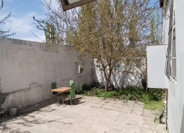 Biləcəridə Ploşada yaxın tam mərkəzdə 2 sotda 3 otaq, S/Q