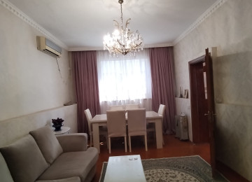 Biləcəridə Ploşada yaxın tam mərkəzdə 2 sotda 3 otaq, S/Q