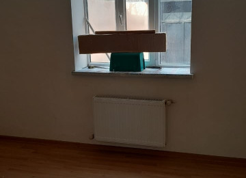 Biləcəridə Tam mərkəzdə 301 saylı məktəbin yanında 1.5