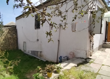 Biləcəridə Ploşada yaxın tam mərkəzdə 2 sotda 3 otaq, S/Q