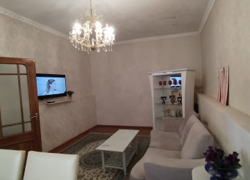 Biləcəridə Ploşada yaxın tam mərkəzdə 2 sotda 3 otaq, S/Q