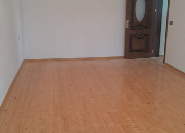 Biləcəridə Tam mərkəzdə 301 saylı məktəbin yanında 1.5