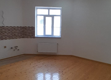 Biləcəridə Tam mərkəzdə 301 saylı məktəbin yanında 1.5