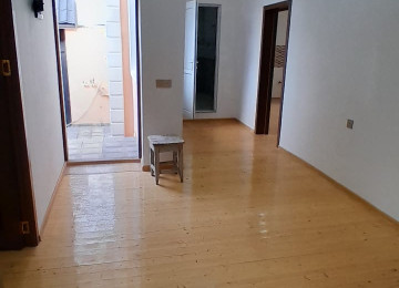 Biləcəridə Tam mərkəzdə 301 saylı məktəbin yanında 1.5