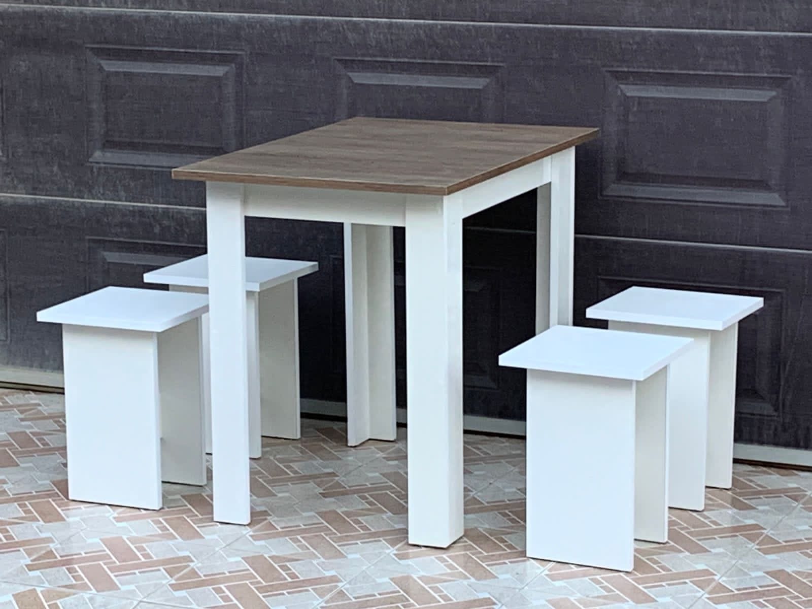 Masa və taburetka Anbardan birbaşa satış Rəng seçimi var