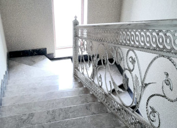 Biləcəri Tam Mərkəzdə 301N-li məktəbin yani 2 mərtəbə altı