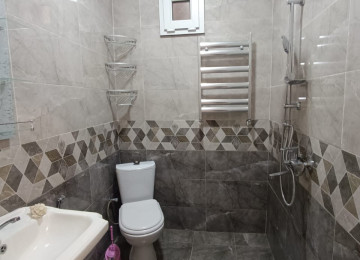 Biləcəridə Dsk yoluna yaxın 1.5 sotda 3 otaq mətbəxi s/q.