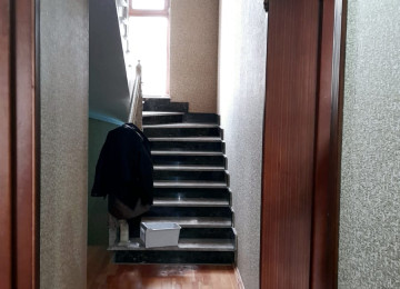 Biləcəri Tam Mərkəzdə 301N-li məktəbin yani 2 mərtəbə altı