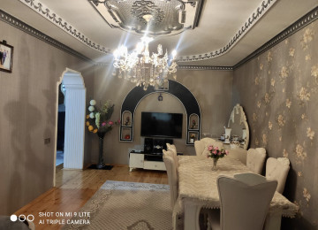 Masazırda Bazar Storun, Zeyneb Marketin arxa mehlesinde 2