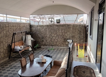 Masazırda Bazar Storun, Zeyneb Marketin arxa mehlesinde 2