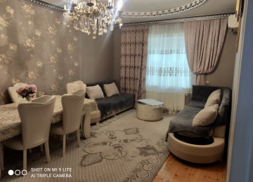 Masazırda Bazar Storun, Zeyneb Marketin arxa mehlesinde 2