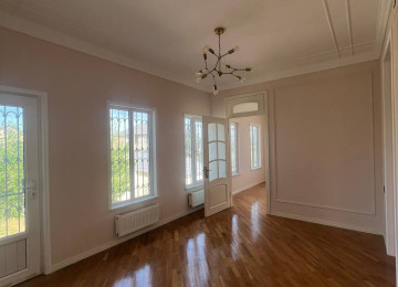 Sea breezze üz bə üzdə yerləşən, 15 sot sahəyə malik 2