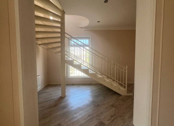 Sea breezze üz bə üzdə yerləşən, 15 sot sahəyə malik 2