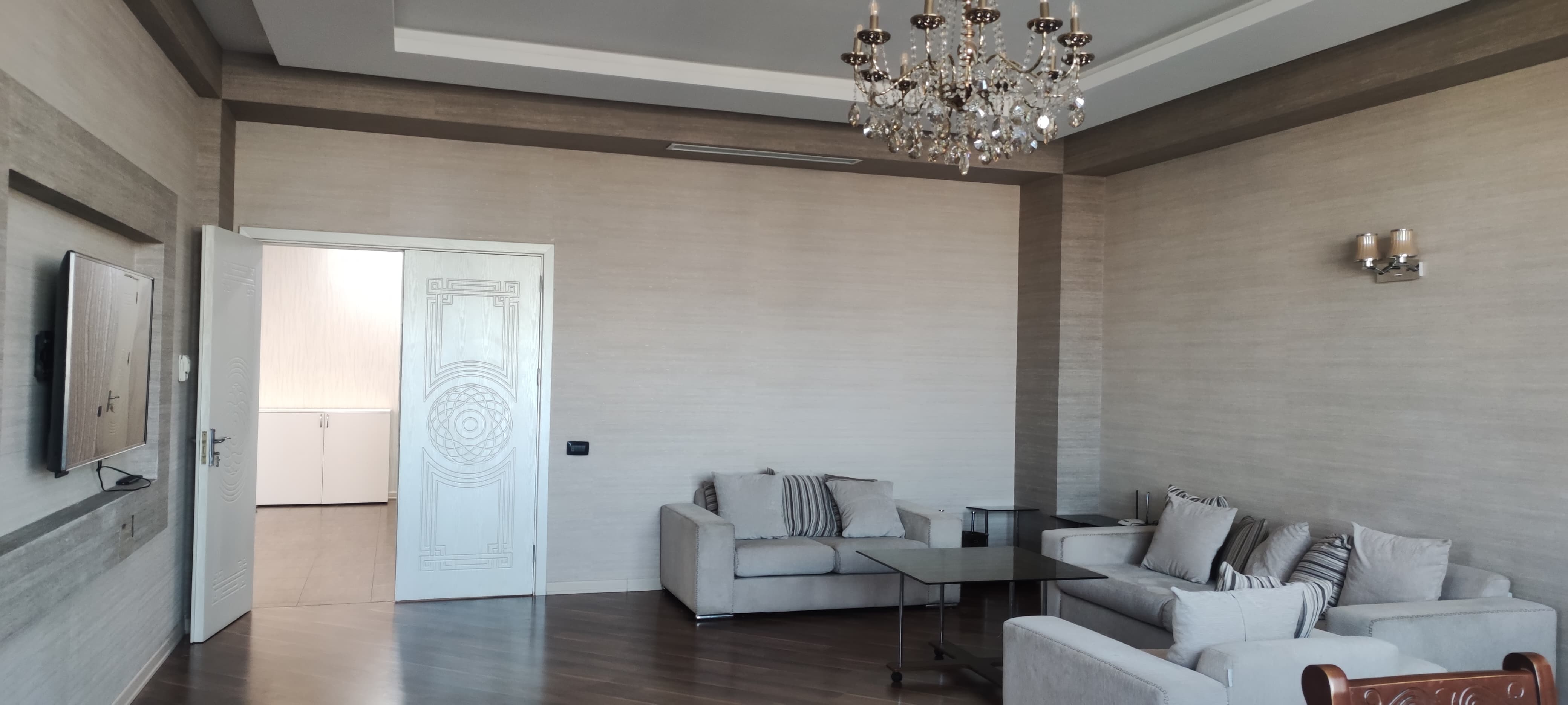 4 otaqlí te'mirli menzil satílír 20/10-cu mertebesi,204 kv