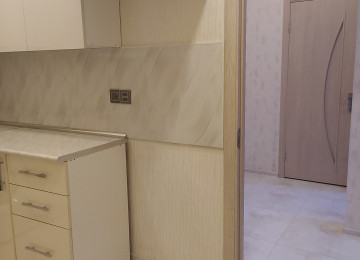 Tam təmirlidir. Kombi sistemidir. İsti pol . Qaz, su, işıq