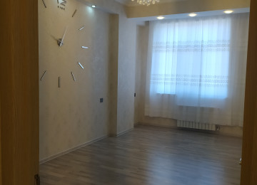 Tam təmirlidir. Kombi sistemidir. İsti pol . Qaz, su, işıq