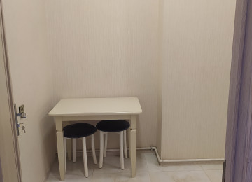 Tam təmirlidir. Kombi sistemidir. İsti pol . Qaz, su, işıq