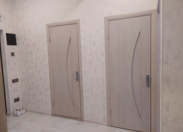 Tam təmirlidir. Kombi sistemidir. İsti pol . Qaz, su, işıq