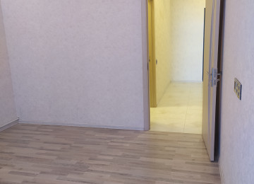 Tam təmirlidir. Kombi sistemidir. İsti pol . Qaz, su, işıq