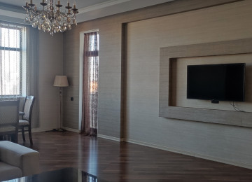 4 otaqlí te'mirli menzil satílír 20/10-cu mertebesi,204 kv