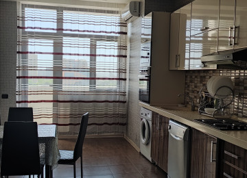 4 otaqlí te'mirli menzil satílír 20/10-cu mertebesi,204 kv