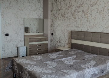 4 otaqlí te'mirli menzil satílír 20/10-cu mertebesi,204 kv