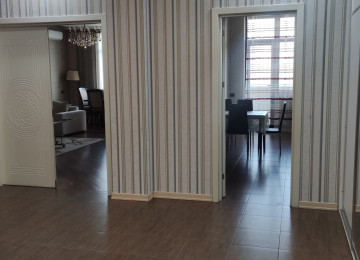 4 otaqlí te'mirli menzil satílír 20/10-cu mertebesi,204 kv