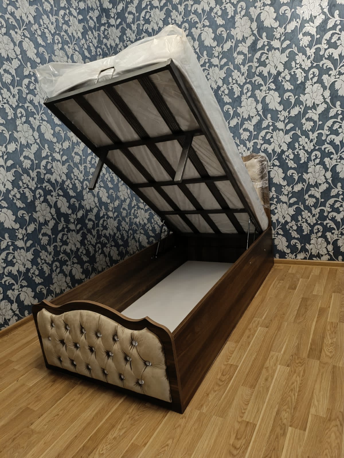 Bazalı çarpayı Sifarişlə hazırlanır Rəng seçimi var Matras