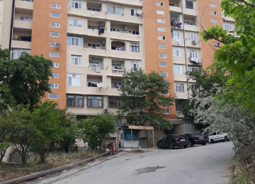 QANUNI... 3 otaqli, Leninqrad 9/6 orta blok, orta menzil,