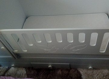 Ağ rəngdə Uşaq Beşiyi Satılır. Üst hisəsi 5-6 yaşına kimi