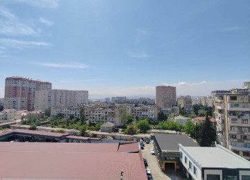 Xətai rayonu Neapol dairəsi yaxınlığında,ARAZ marketin