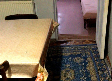 Yasamal rayonu birinci Alatavada opşu həyətdə iki otaqlı ev