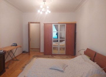 Yasamal rayonu Nizami mst yax-da 6-ci paralel deyilən